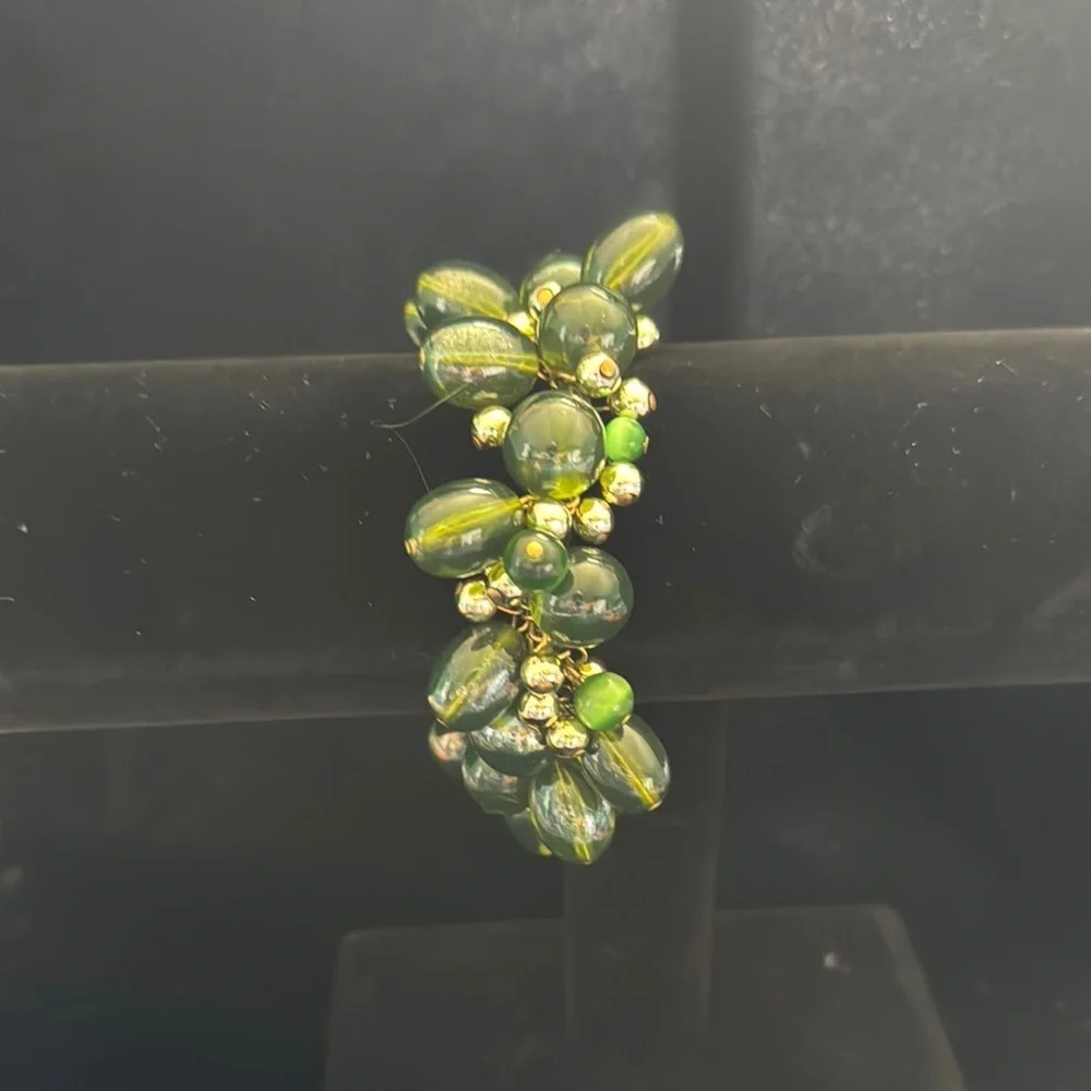 Green Cluster Beaded Bracelet with Organic Design